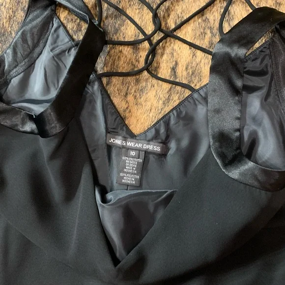 Woman’s evening or formal Jones Wear size 10 black sleeveless dress - Picture 3 of 9